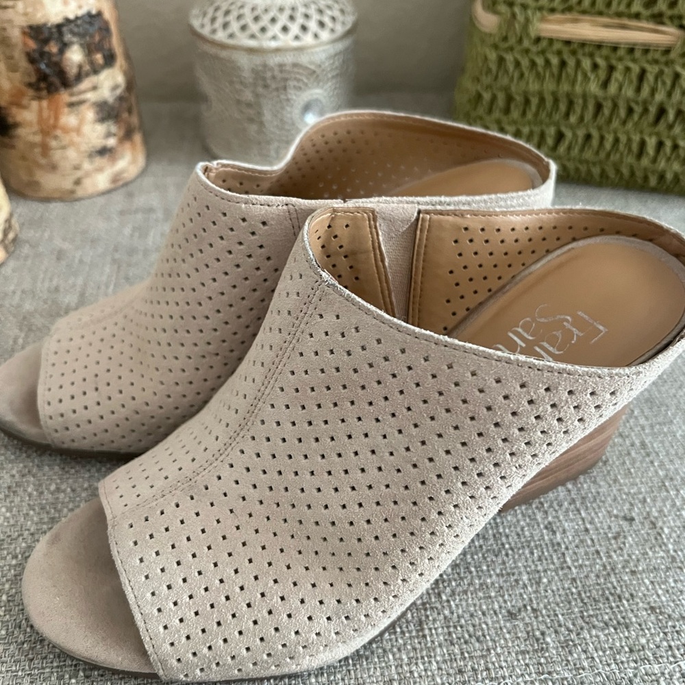 Franco Sarto suede light size 6 shoes.
